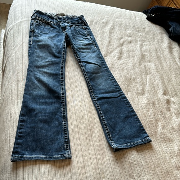 Ariat Real Denim stretch flare jeans, 26 inch waist 29 inch length - Picture 2 of 7